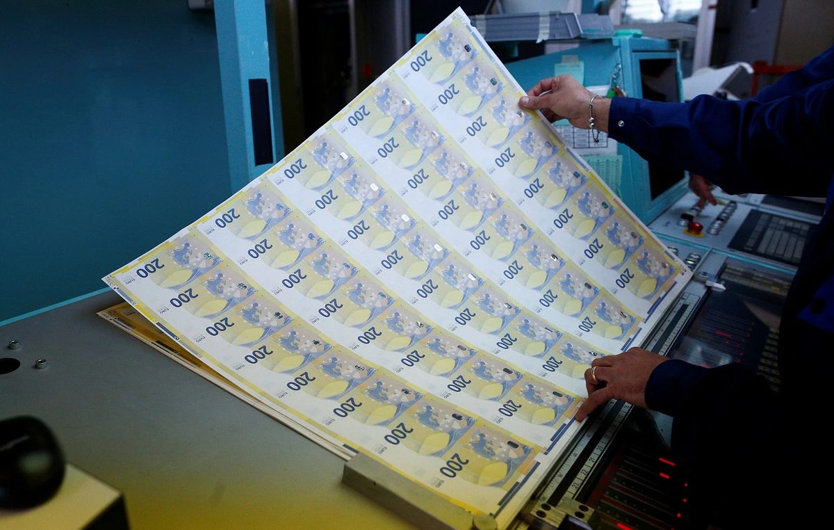 Impresión de billetes en una rotativa